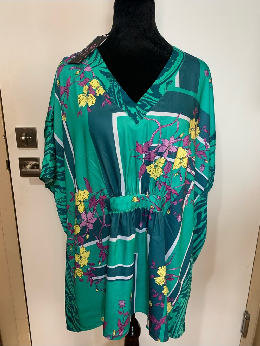 Vibrant Floral Kaftan style Top NWT Med/Large V-Neck Tunic Top, by C Wonder